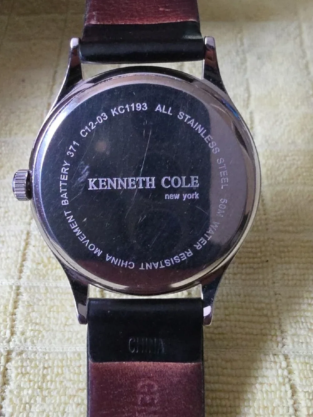 Men's Kenneth Cole Black Dial Stainless Case Leather Strap Watch Yr 2000's-Works